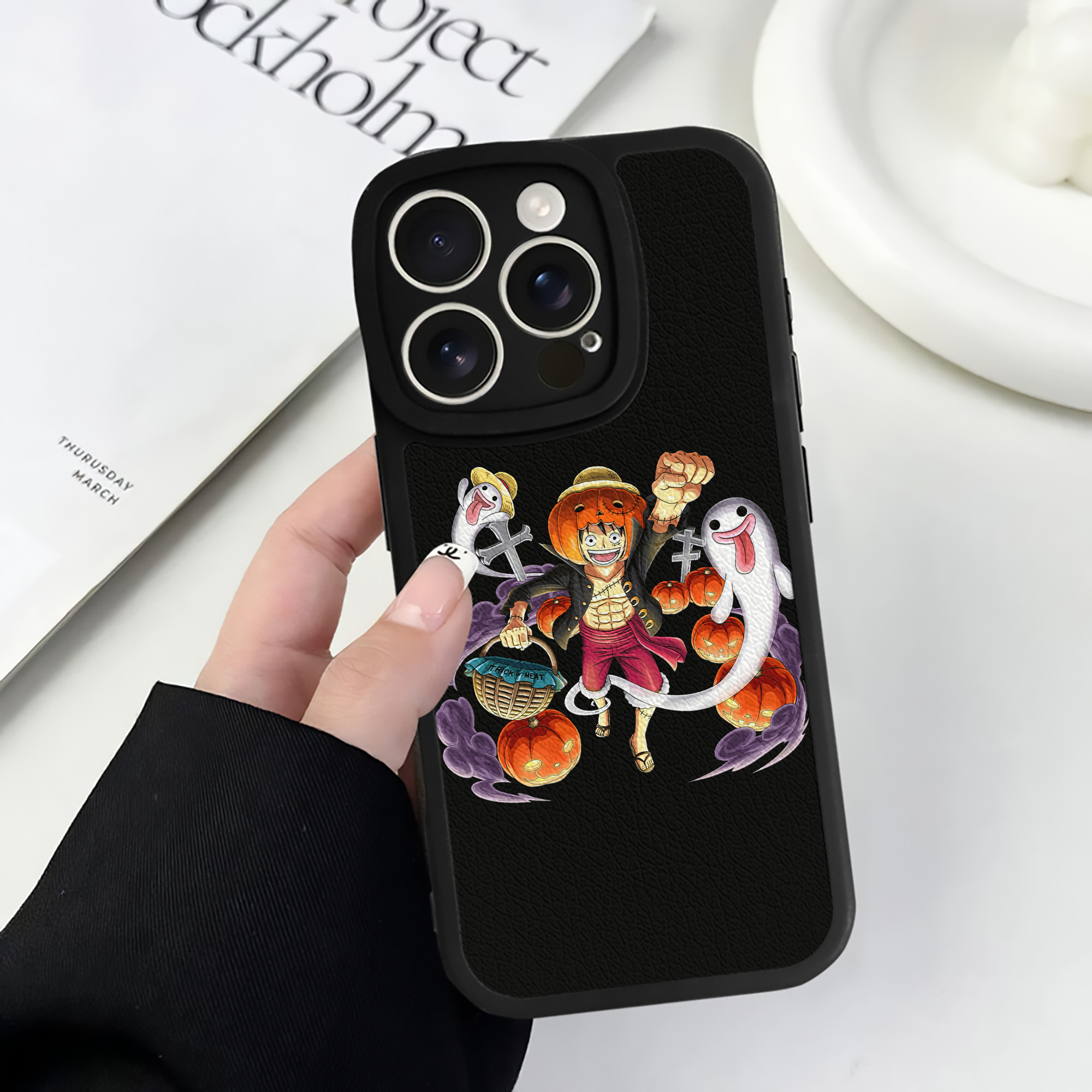 （画像用） ワンピース モンキー・D・ルフィ ONE PIECE Monkey D. Luffy 【iPhone 16シリーズ対応】シリコンスマホケース（レザー調） 材質：シリコン